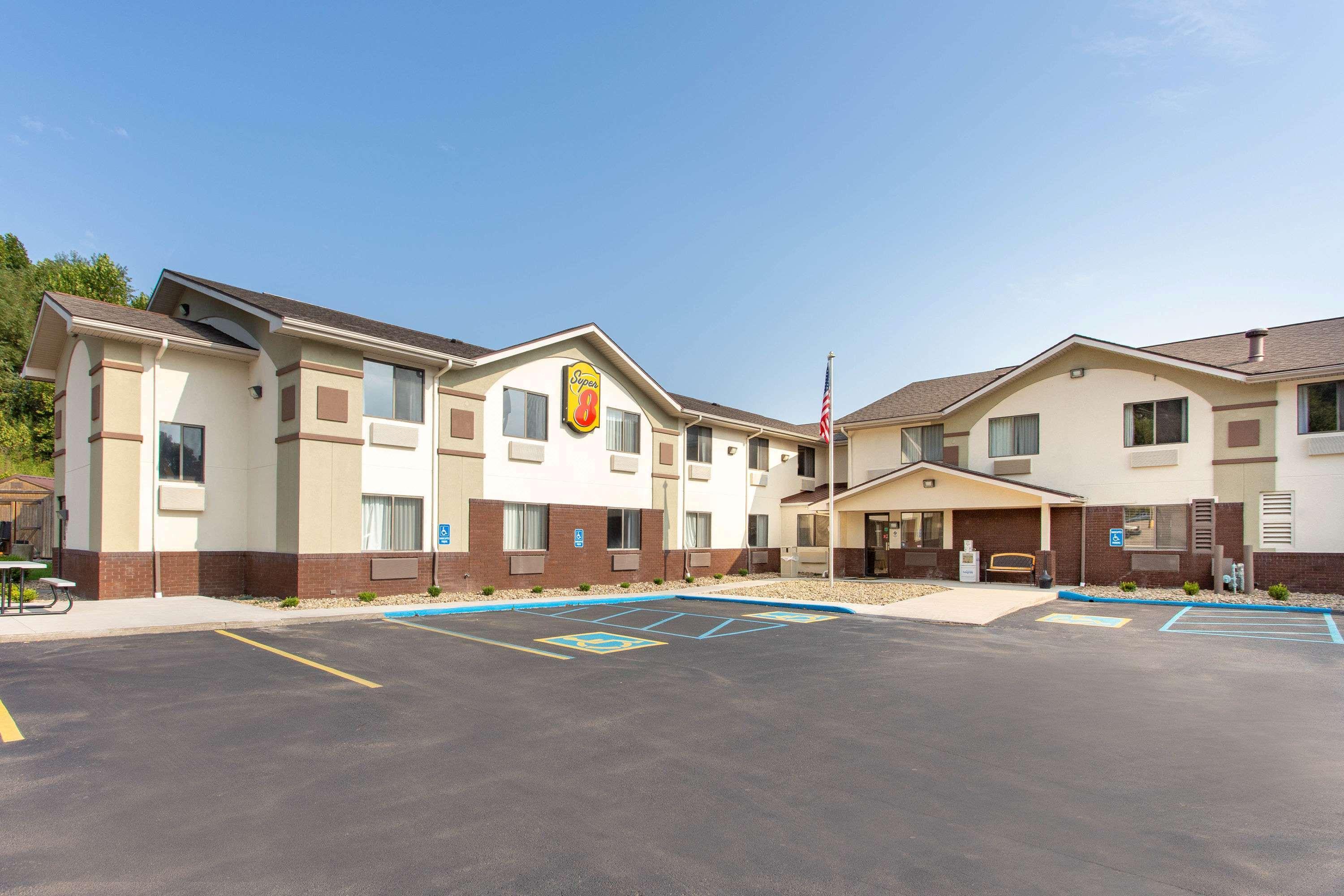 Super 8 By Wyndham Weston Wv Hotel Eksteriør billede