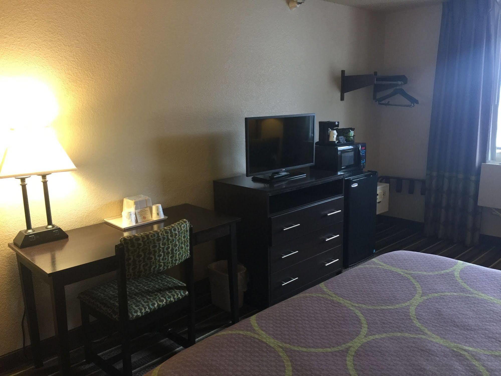Super 8 By Wyndham Weston Wv Hotel Eksteriør billede