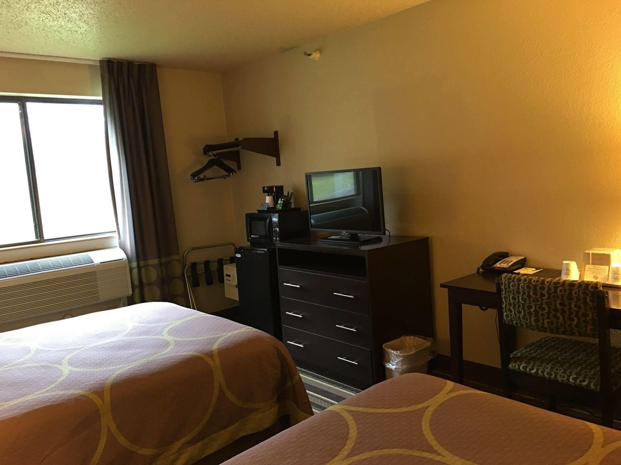 Super 8 By Wyndham Weston Wv Hotel Eksteriør billede